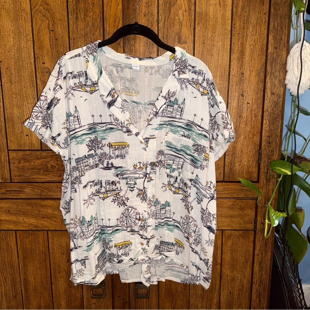 Old Navy Cream Graphic Shirt